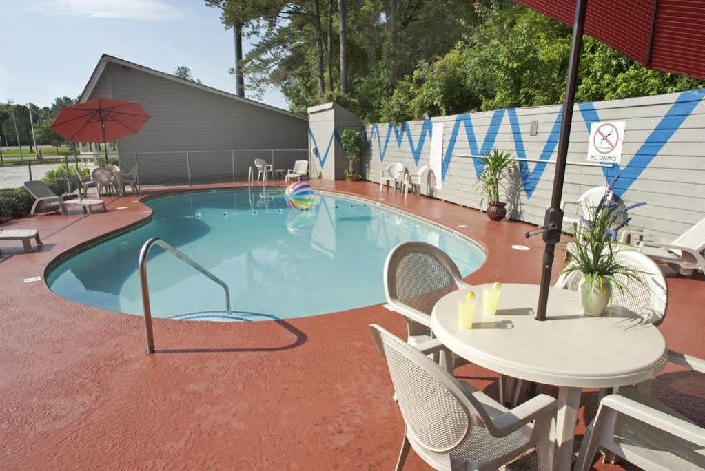 Travelodge By Wyndham Savannah Area/Richmond Hill Kültér fotó
